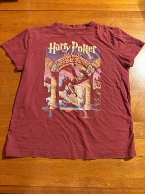 Warner Bros. Harry Potter Graphic Tee - Burgundy and Gold Print